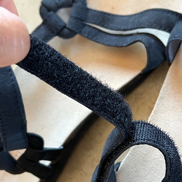 Teva Ventura Black Sandals Minimalist Strappy Design - Picture 7 of 8